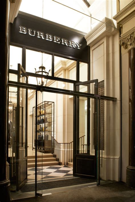 burberry knightsbridge opening hours|Burberry Opens Debut UK Menswear Store .